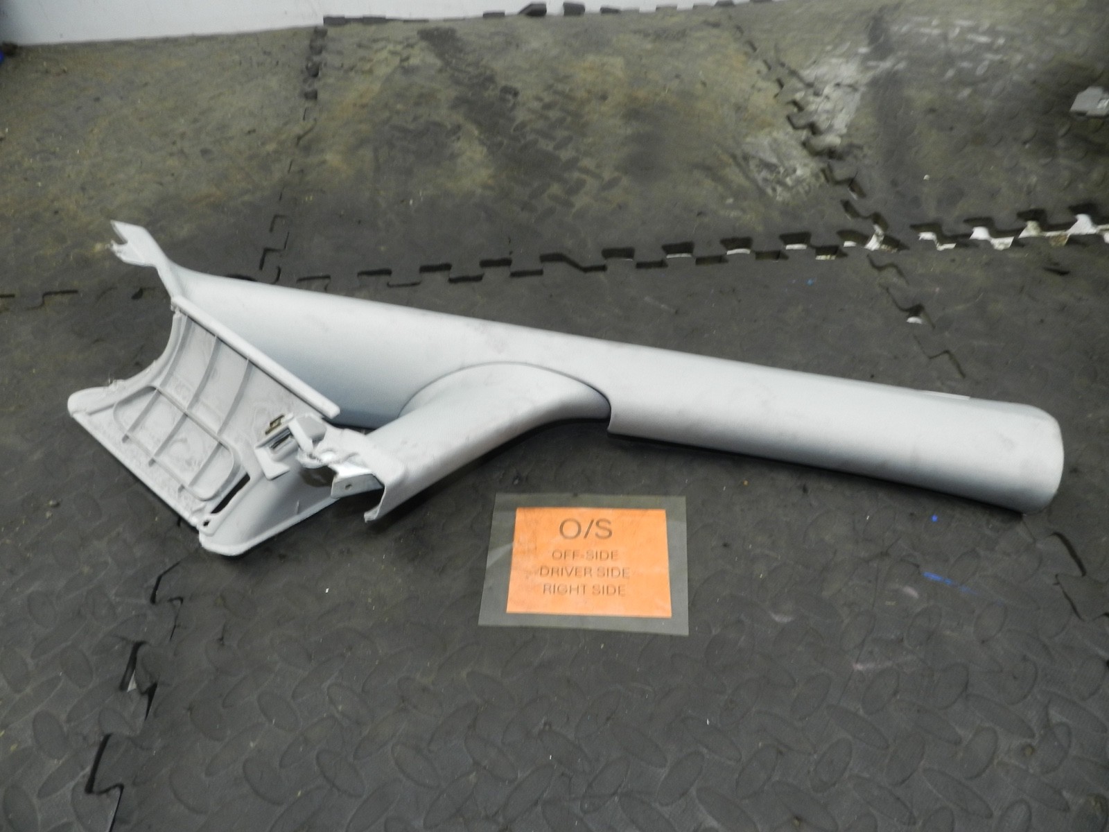 179. 2006 VOLKSWAGEN TOURAN. DRIVER SIDE A PILLAR TRIM