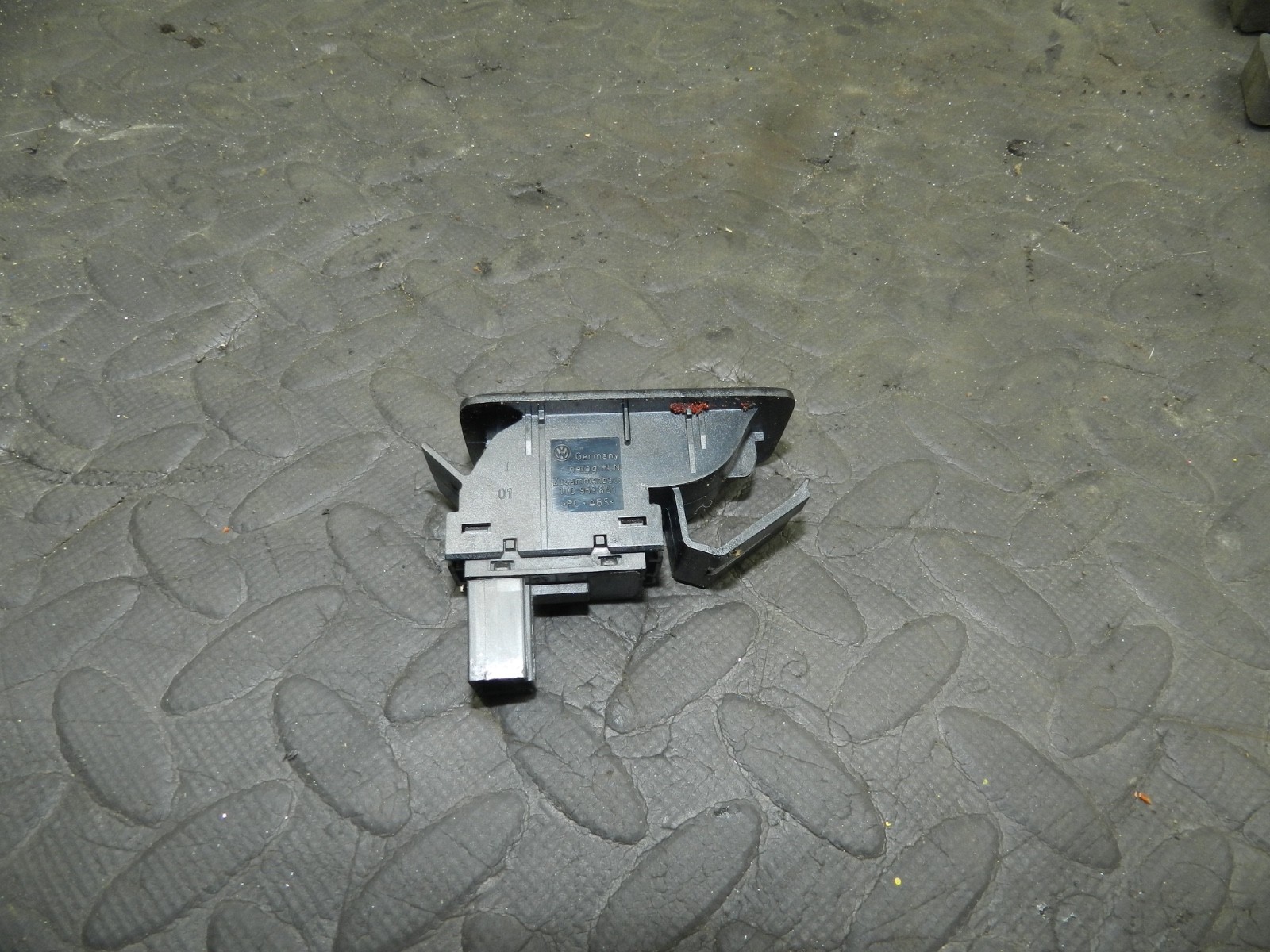 179. 2006 VOLKSWAGEN TOURAN. DRIVER SIDE FRONT DOOR WINDOW SWITCH - Image 3