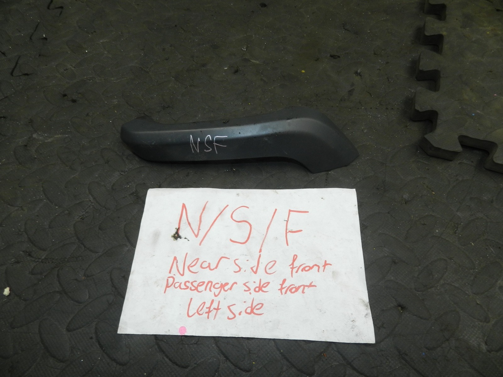 179. 2006 VOLKSWAGEN TOURAN. PASSENGER SIDE FRONT DOOR HANDLE COVER