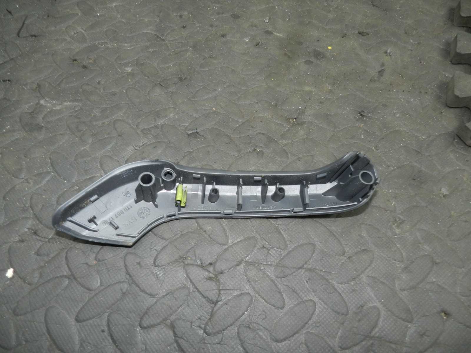 179. 2006 VOLKSWAGEN TOURAN. PASSENGER SIDE FRONT DOOR HANDLE COVER - Image 2
