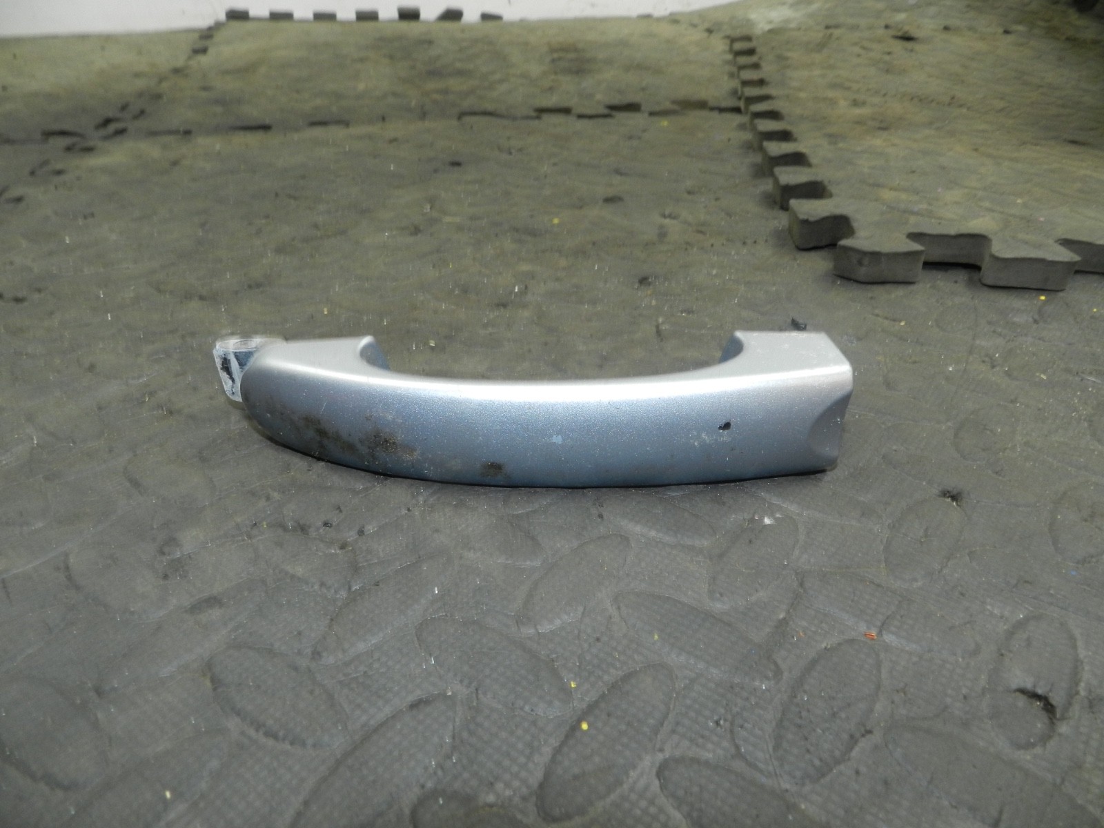 179. 2006 VOLKSWAGEN TOURAN. PASSENGER SIDE FRONT DOOR HANDLE COVER - Image 2