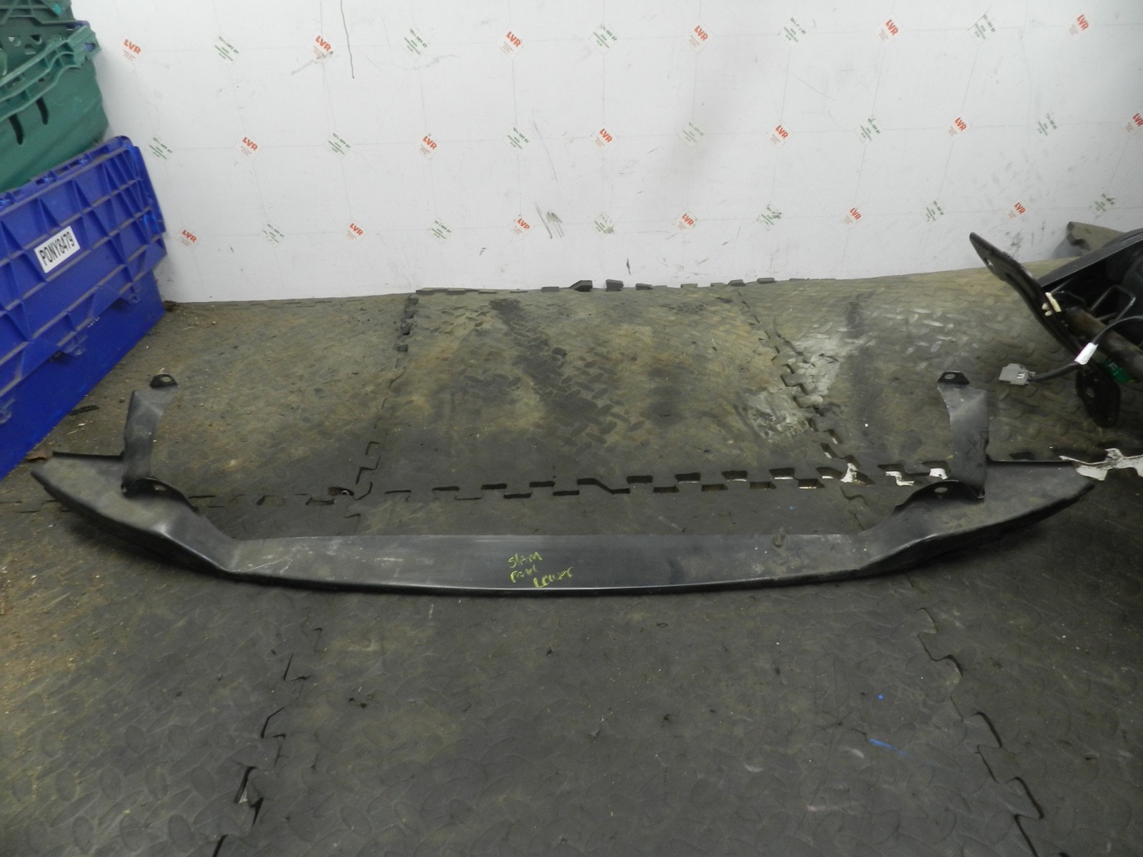 179. 2006 VOLKSWAGEN TOURAN. SLAM PANEL LOWER FRAME