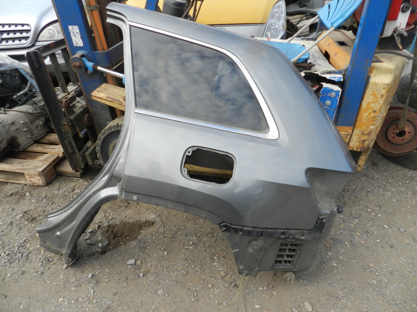 172. 2011 JEEP GRAND CHEROKEE MK4 WK2. PASSENGER SIDE REAR QUARTER CUT PANEL