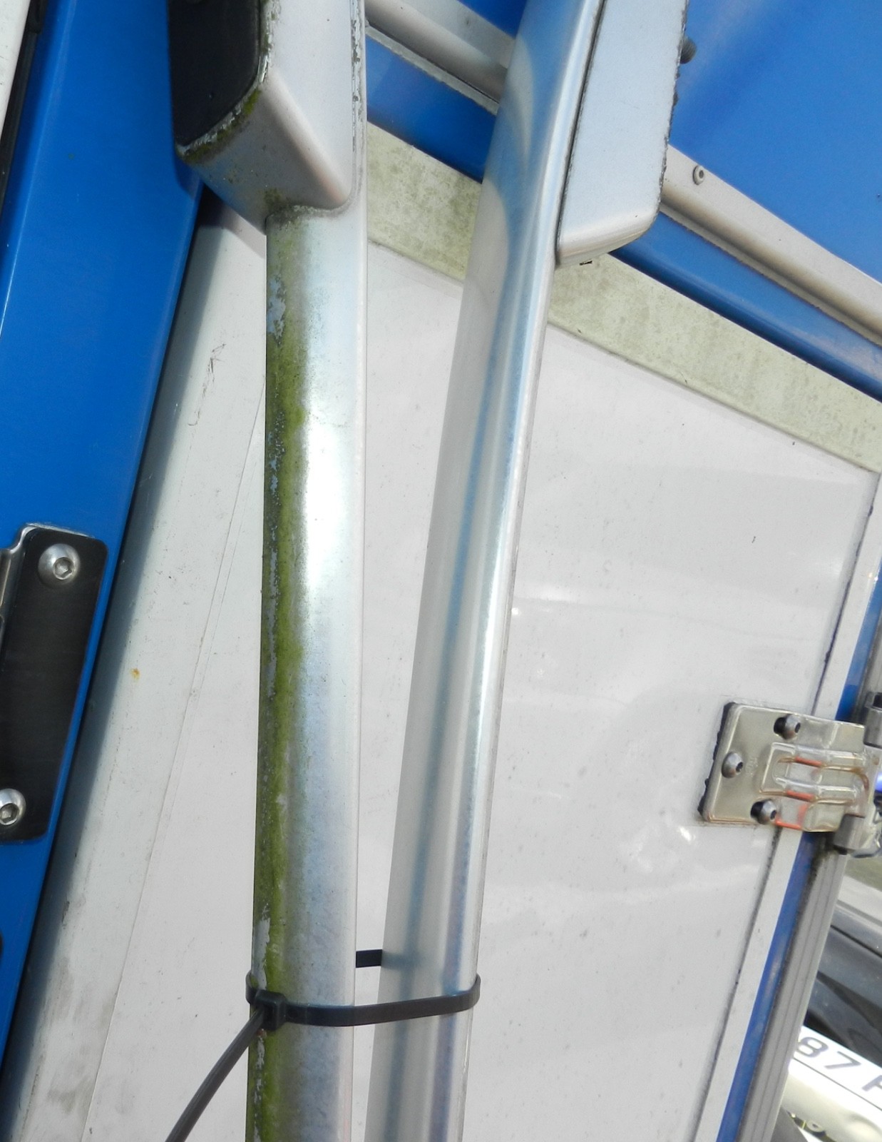 179. 2006 VOLKSWAGEN TOURAN. ROOF RAILS - Image 9