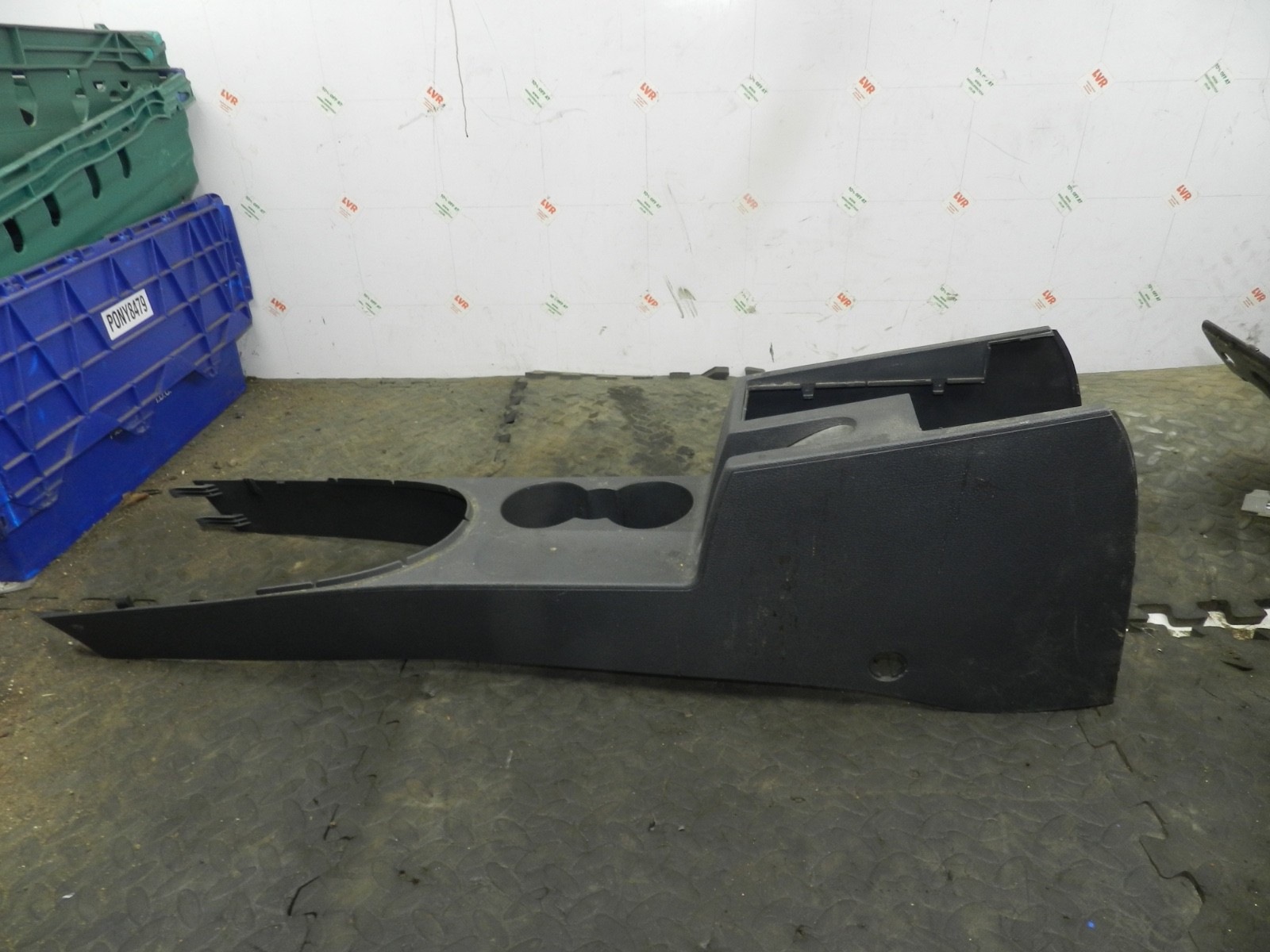 179. 2006 VOLKSWAGEN TOURAN. CENTRE CONSOLE PANEL FRAME - Image 2