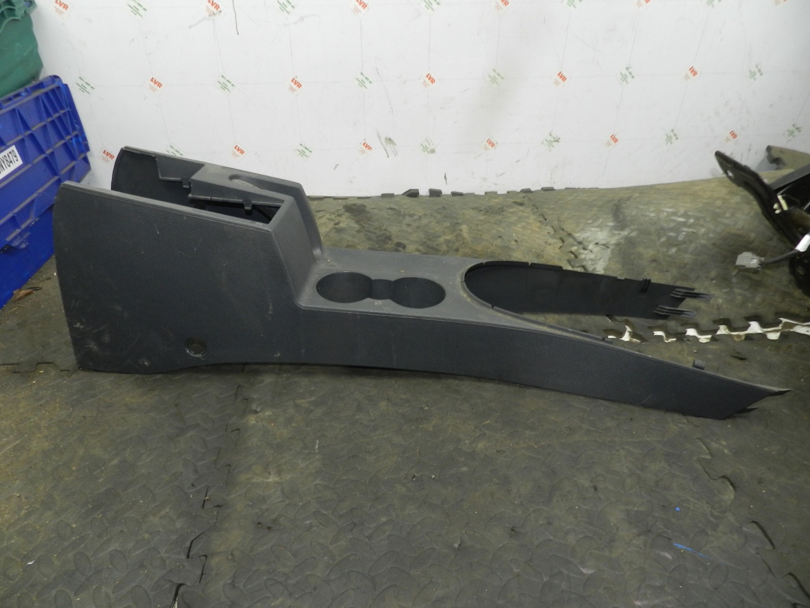 179. 2006 VOLKSWAGEN TOURAN. CENTRE CONSOLE PANEL FRAME - Image 4