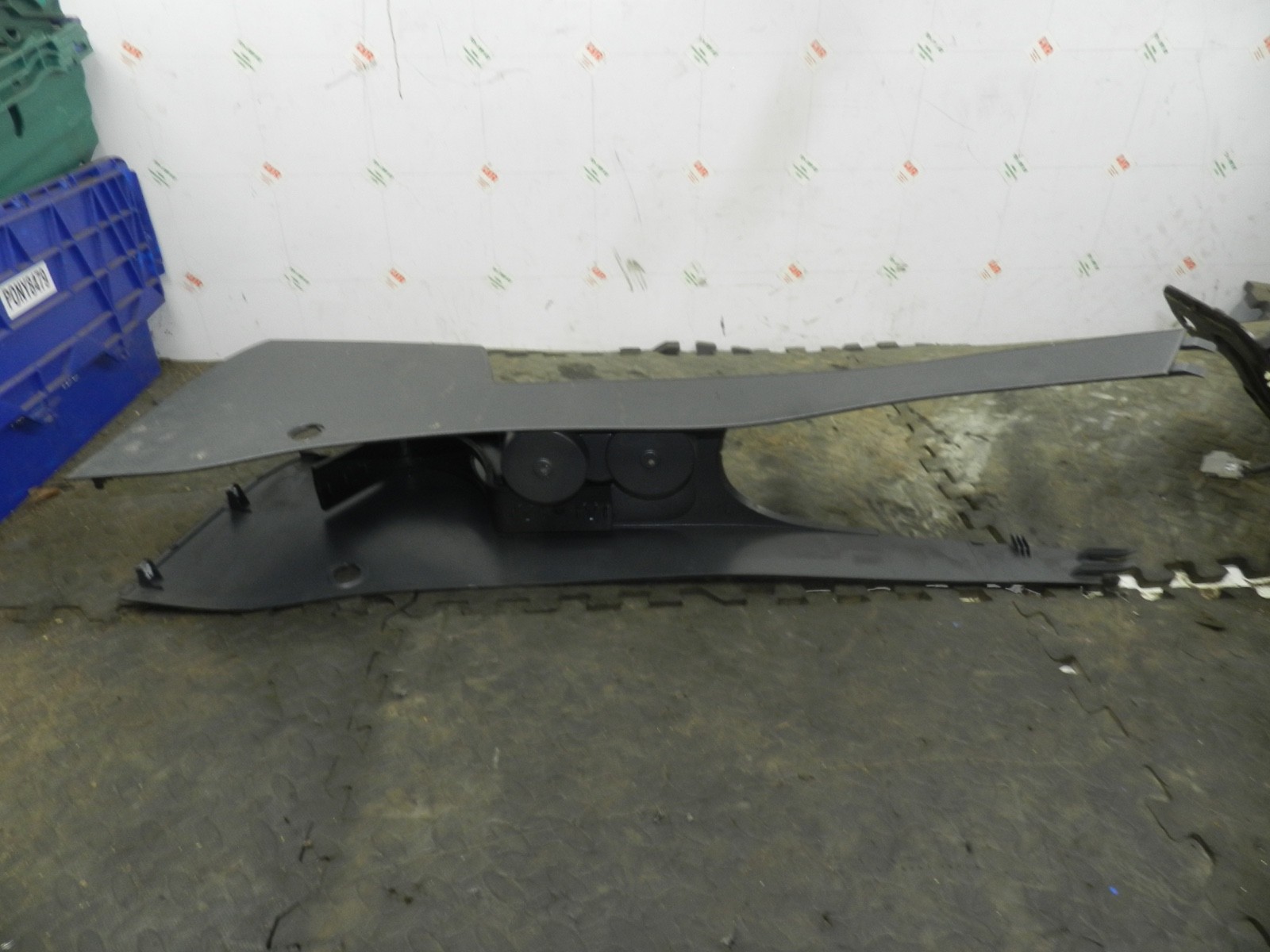179. 2006 VOLKSWAGEN TOURAN. CENTRE CONSOLE PANEL FRAME - Image 6