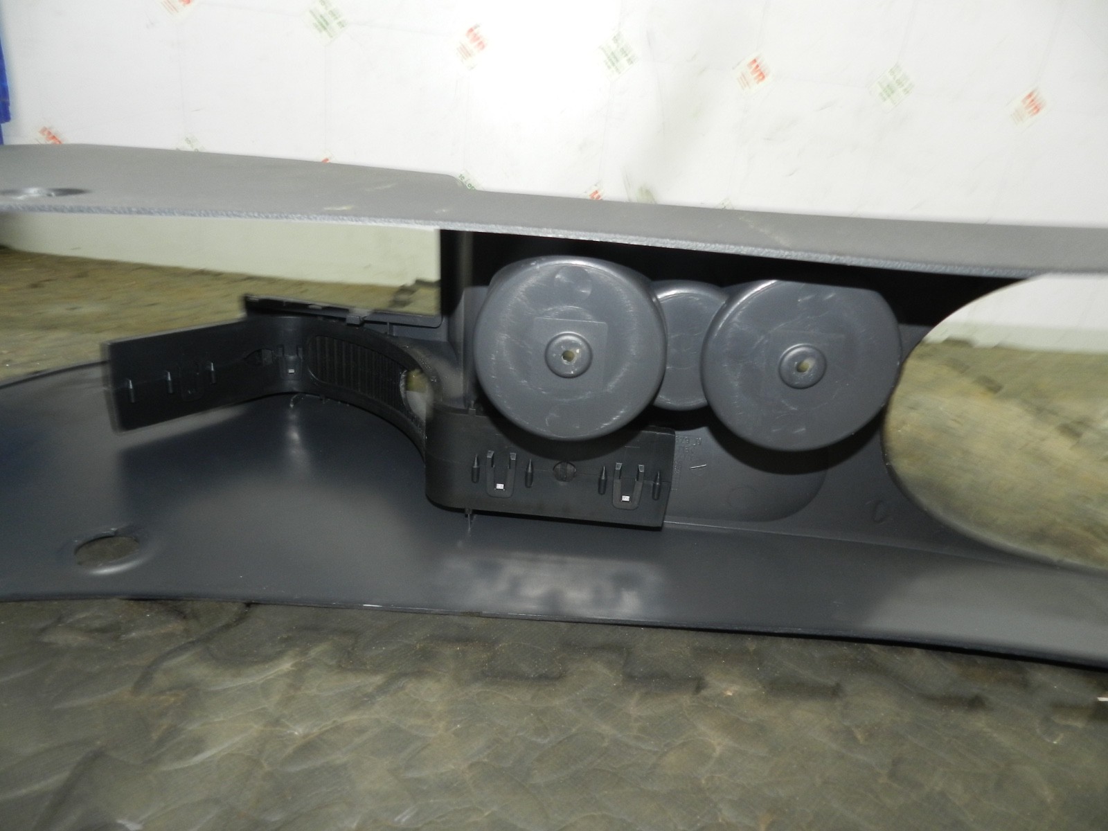 179. 2006 VOLKSWAGEN TOURAN. CENTRE CONSOLE PANEL FRAME - Image 7