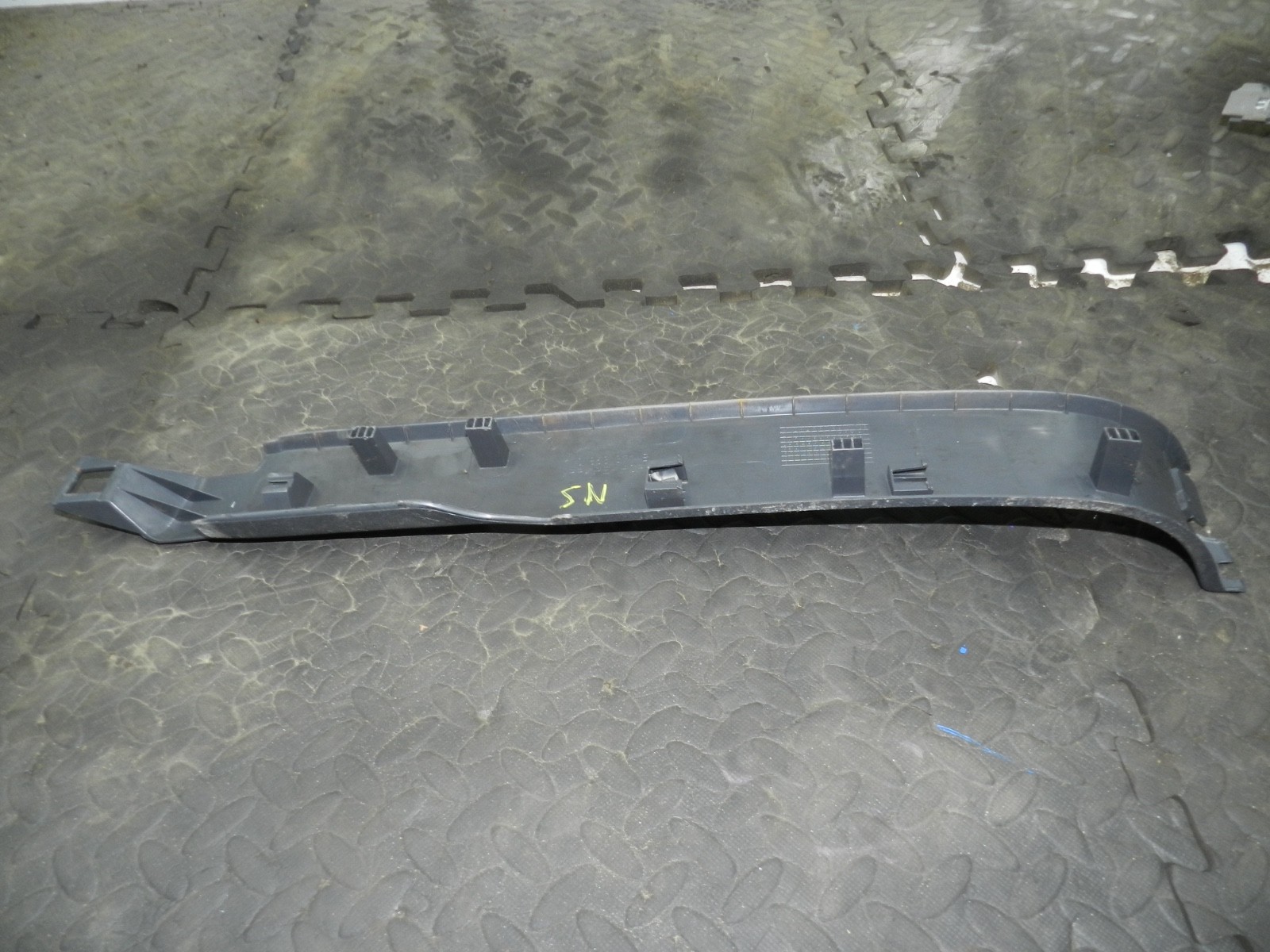 179. 2006 VOLKSWAGEN TOURAN. PASSENGER SIDE SILL TRIM - Image 3