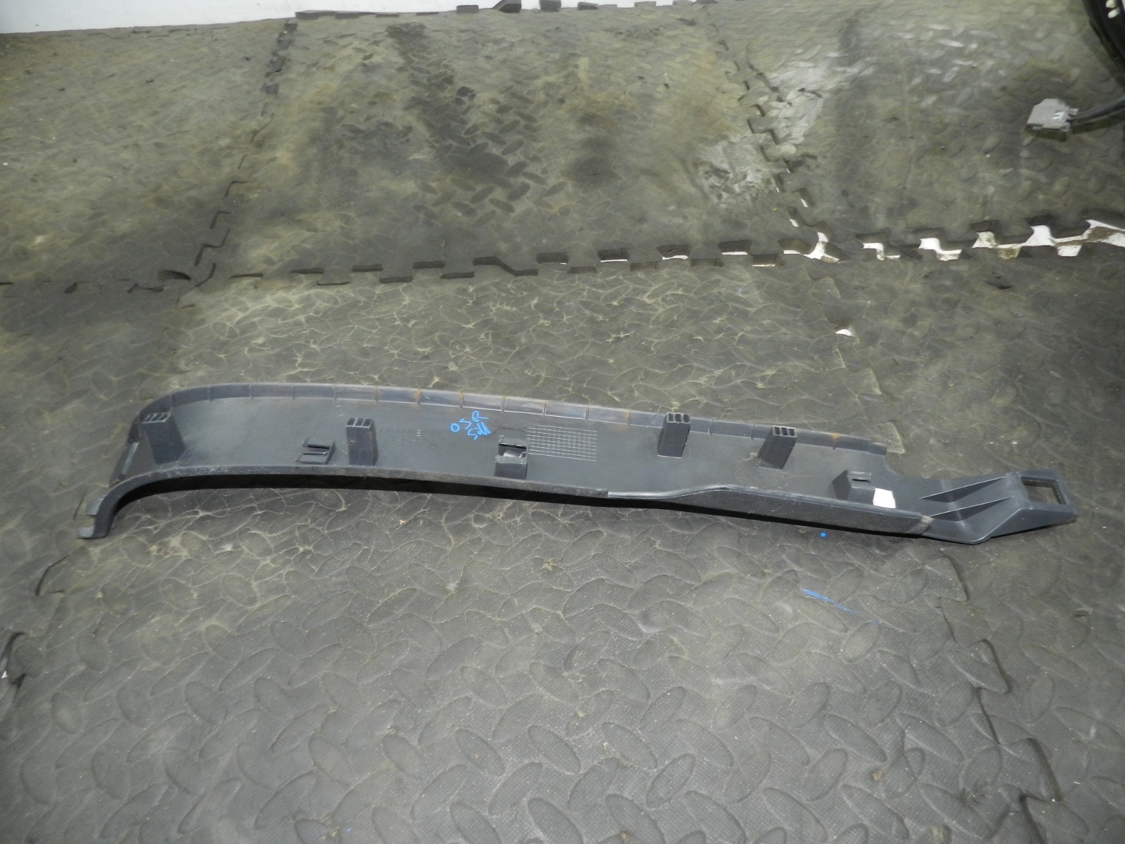 179. 2006 VOLKSWAGEN TOURAN. DRIVER SIDE SILL TRIM - Image 3