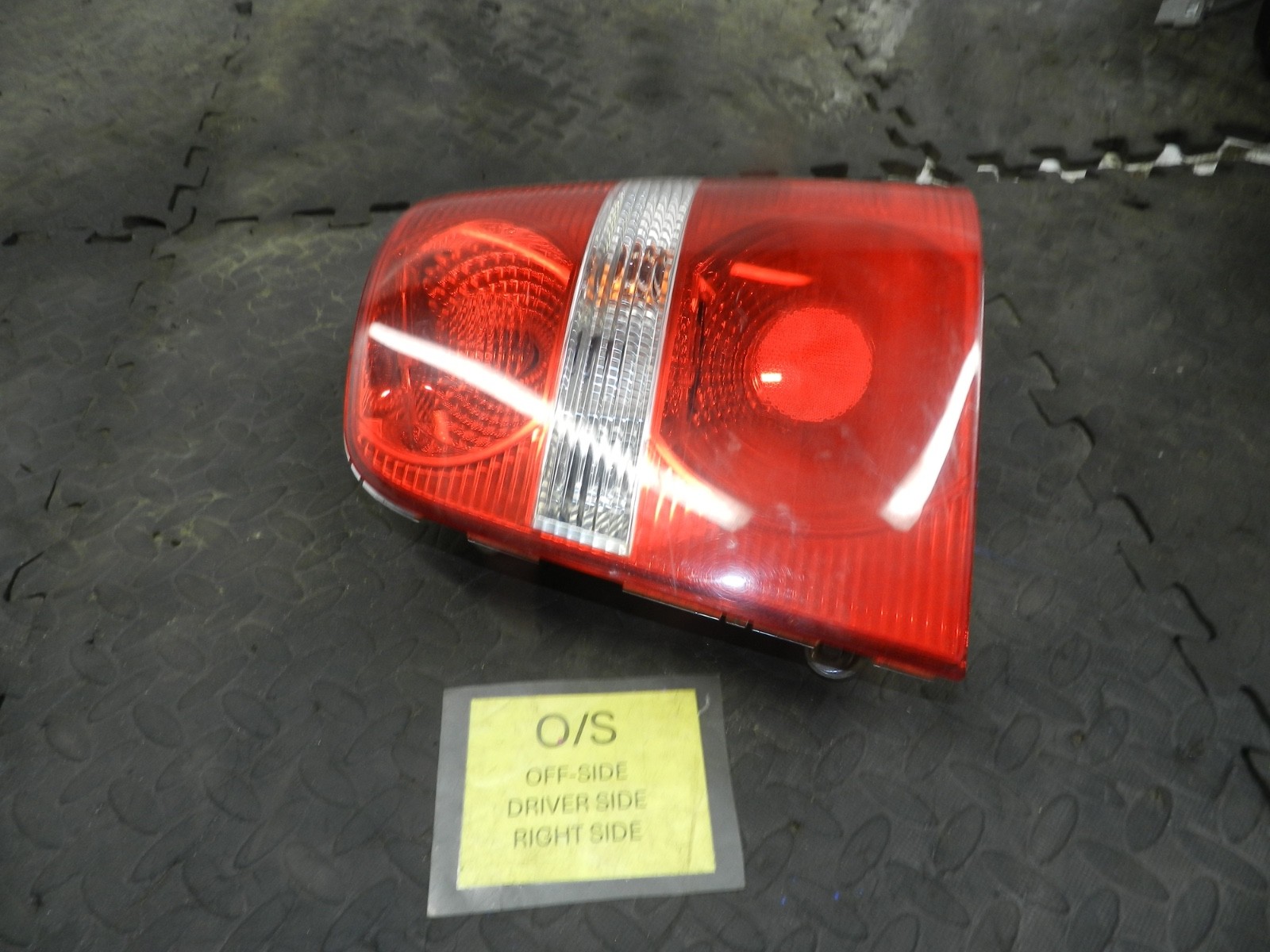179. 2006 VOLKSWAGEN TOURAN. DRIVER SIDE REAR LIGHT UNIT