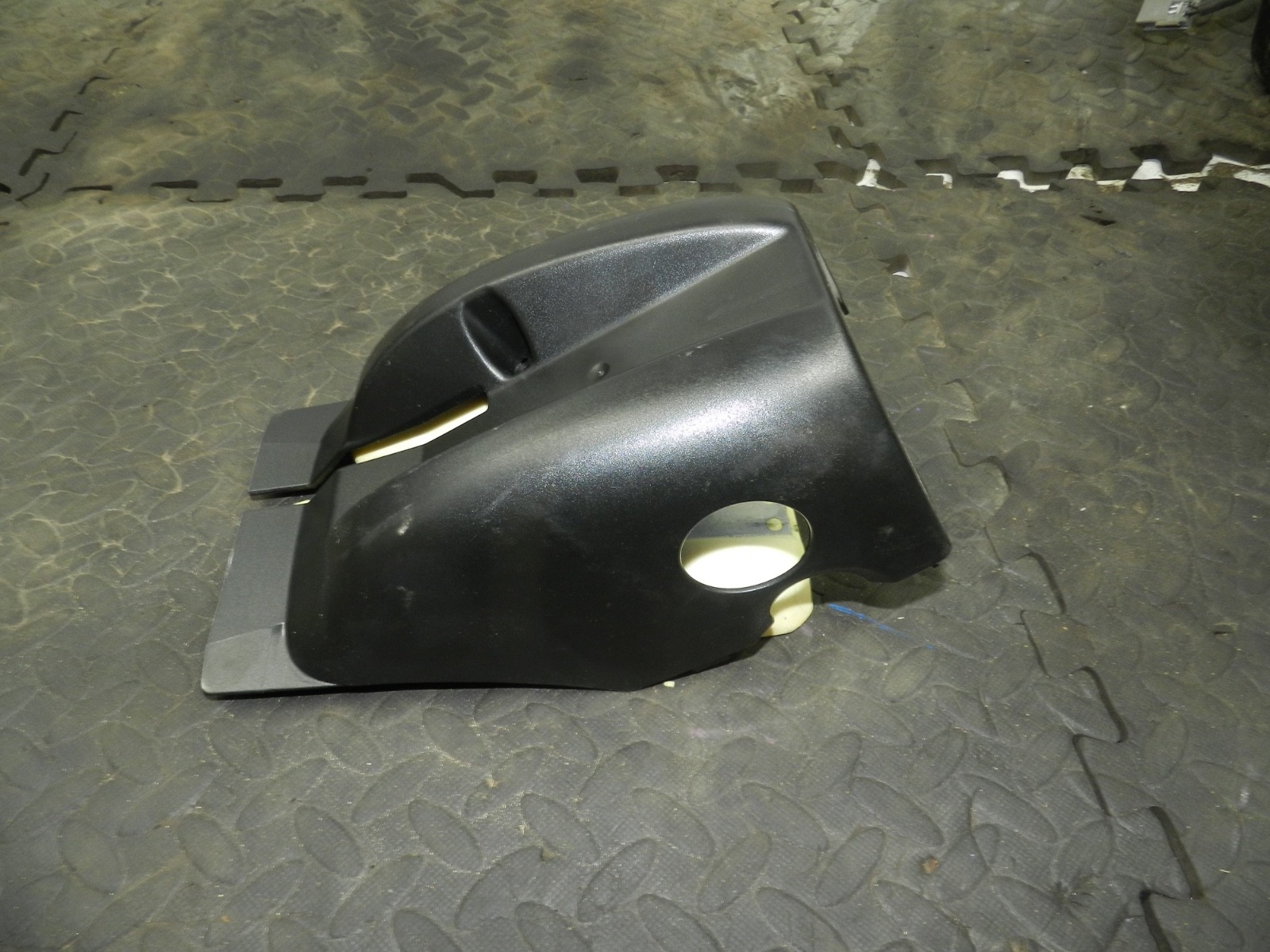 179. 2006 VOLKSWAGEN TOURAN. STEERING COWLING LOWER TRIM - Image 2