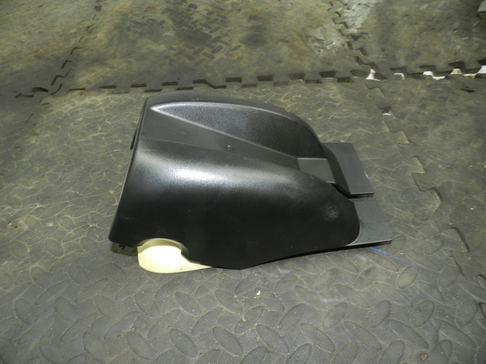 179. 2006 VOLKSWAGEN TOURAN. STEERING COWLING LOWER TRIM - Image 4