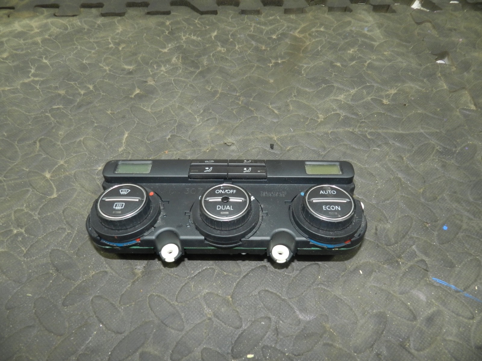 179. 2006 VOLKSWAGEN TOURAN. HEATER SWITCHES CLIMATE CONTROL