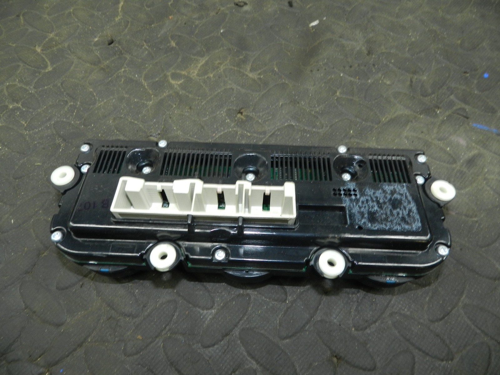 179. 2006 VOLKSWAGEN TOURAN. HEATER SWITCHES CLIMATE CONTROL - Image 3