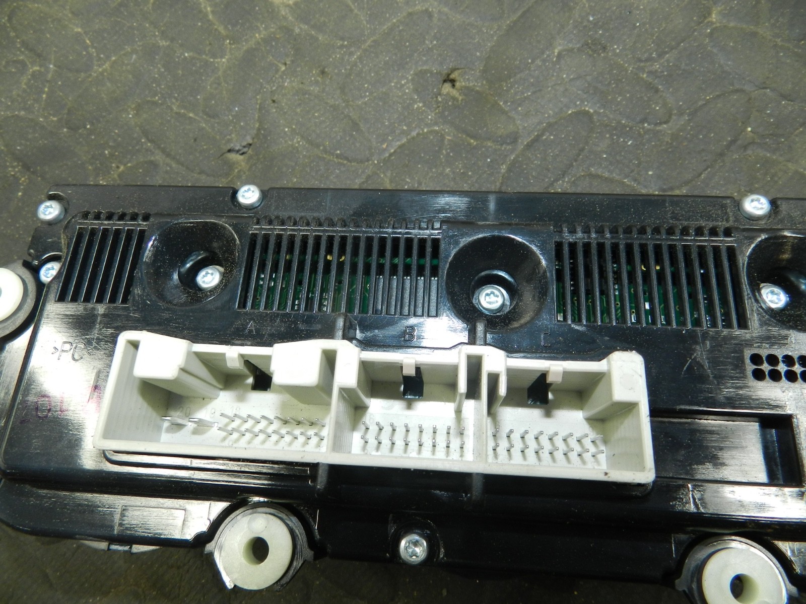 179. 2006 VOLKSWAGEN TOURAN. HEATER SWITCHES CLIMATE CONTROL - Image 4