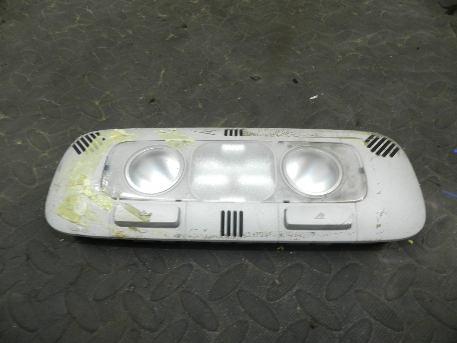179. 2006 VOLKSWAGEN TOURAN. INTERIOR ROOF LIGHT