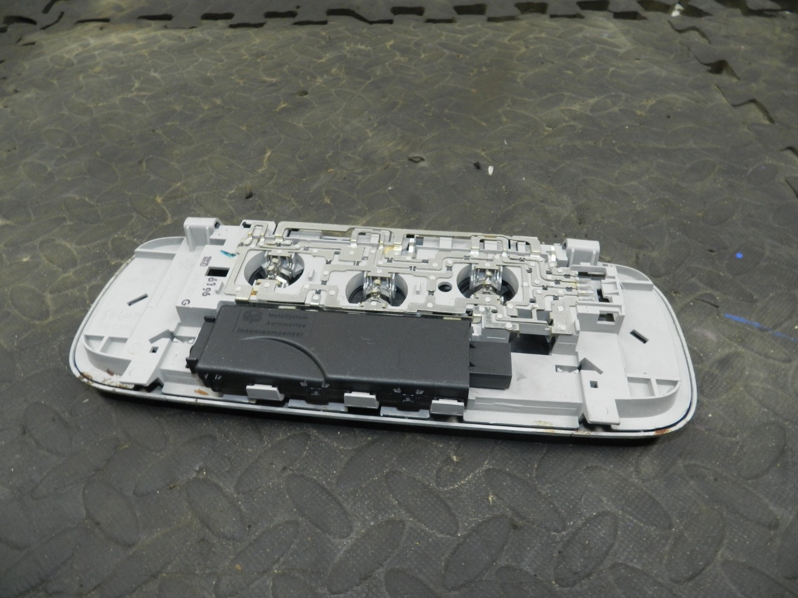 179. 2006 VOLKSWAGEN TOURAN. INTERIOR ROOF LIGHT - Image 3