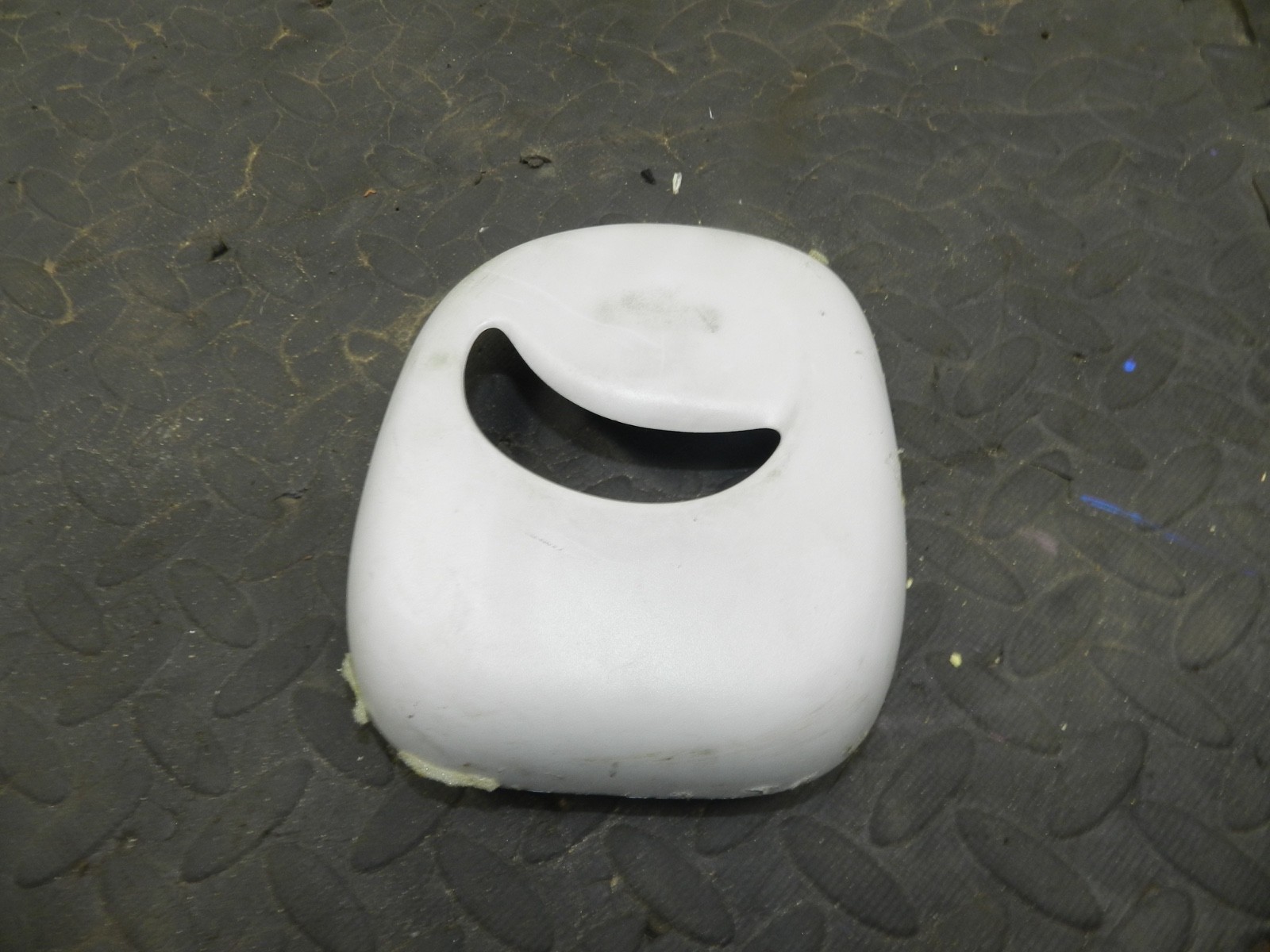 179. 2006 VOLKSWAGEN TOURAN. ROOF SEAT BELT TRIM