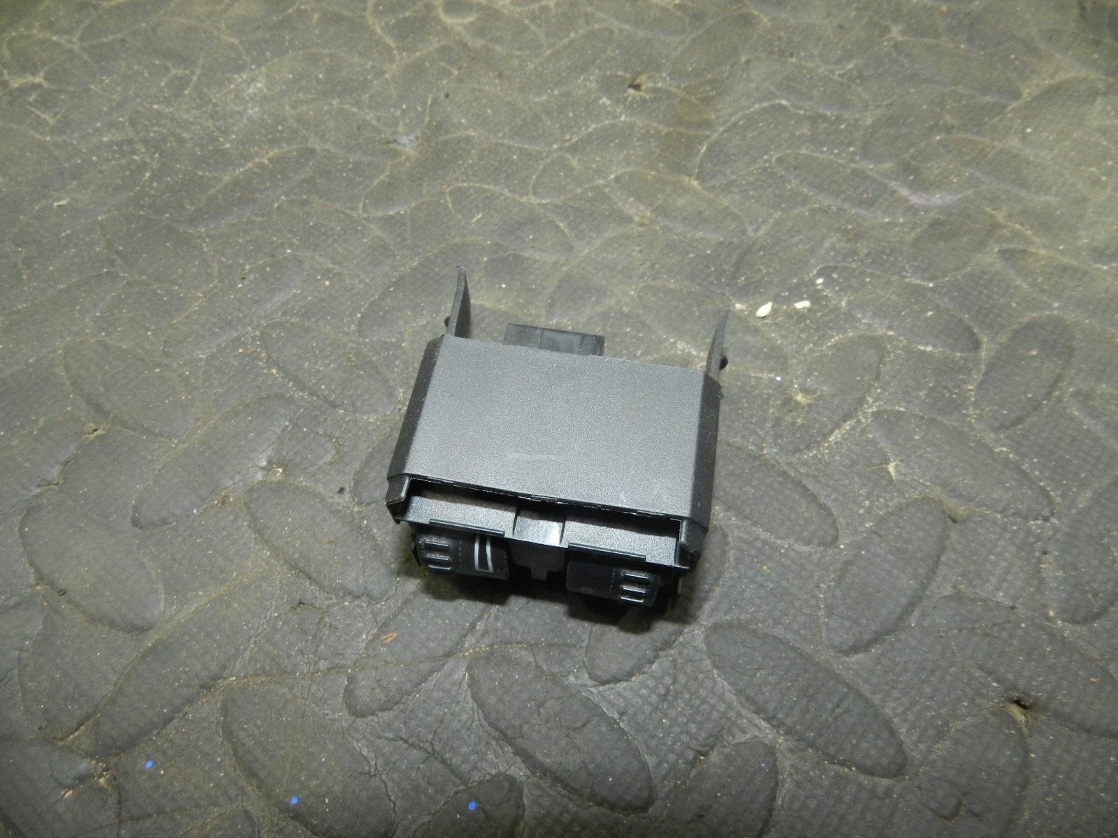 179. 2006 VOLKSWAGEN TOURAN. HEAD LIGHT ADJUSTER SWITCH