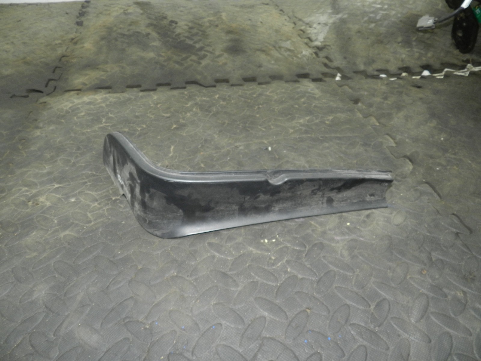179. 2006 VOLKSWAGEN TOURAN. PLASTIC TRIM