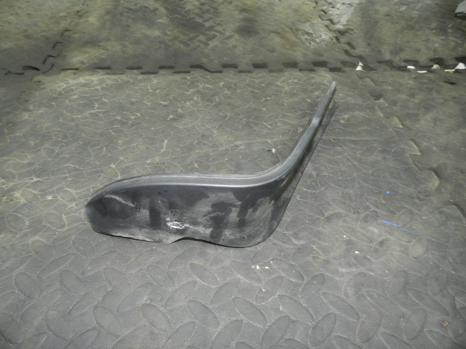 179. 2006 VOLKSWAGEN TOURAN. PLASTIC TRIM - Image 2