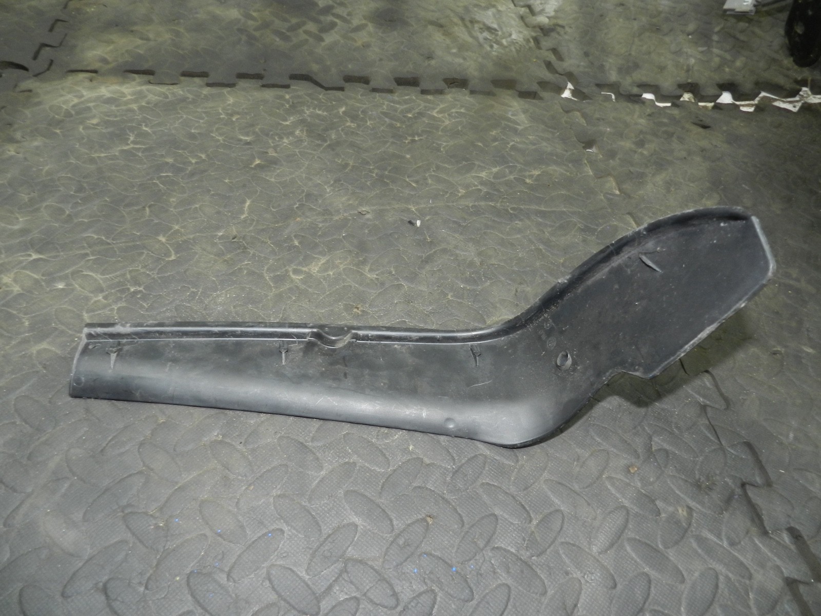 179. 2006 VOLKSWAGEN TOURAN. PLASTIC TRIM - Image 3
