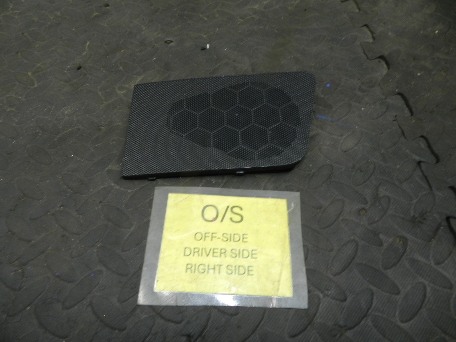 179. 2006 VOLKSWAGEN TOURAN. DRIVER SIDE SPEAKER COVER GRILL