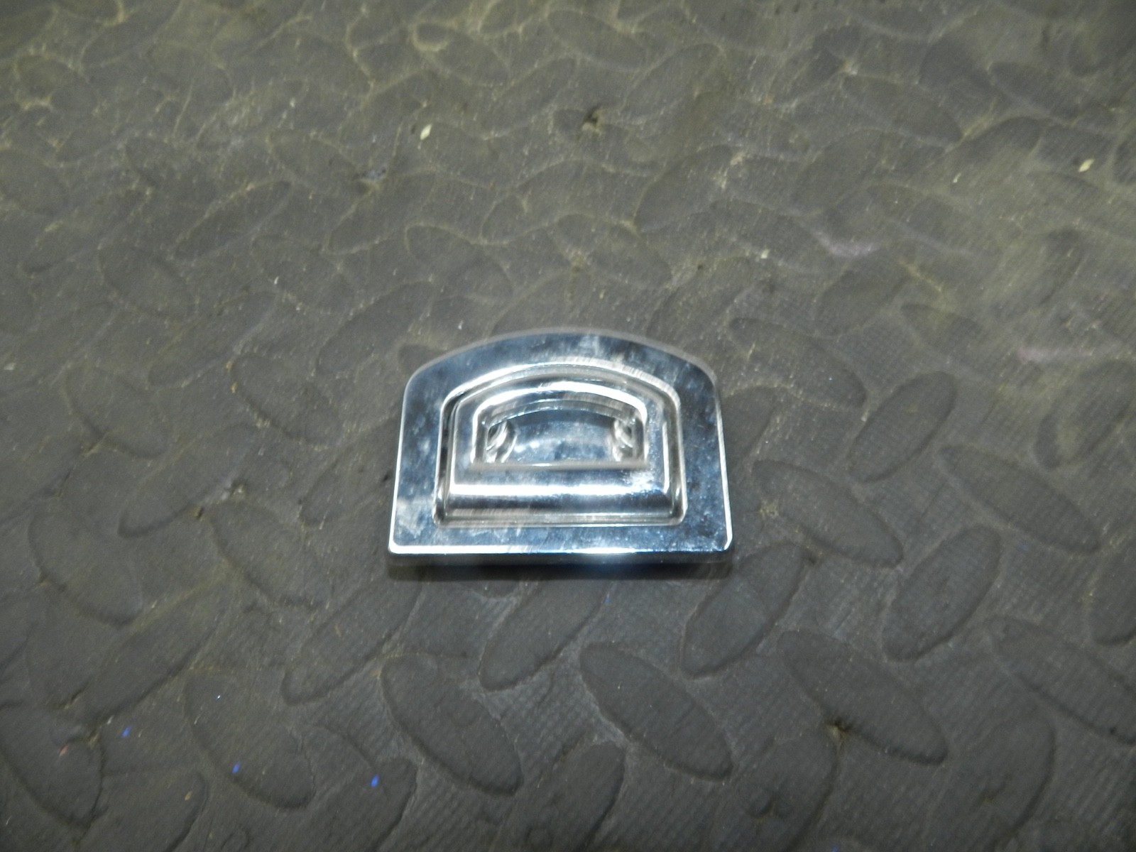 179. 2006 VOLKSWAGEN TOURAN. CHROME COWLING UPPER TRIM