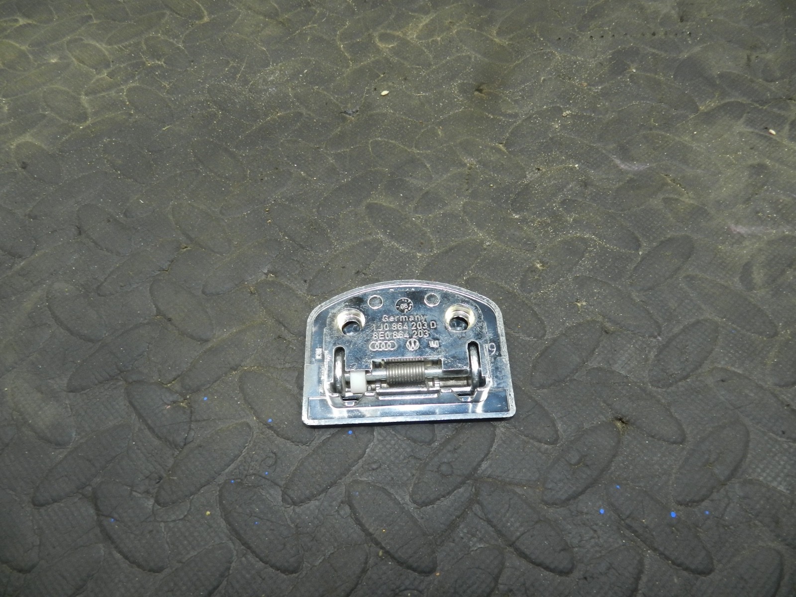 179. 2006 VOLKSWAGEN TOURAN. CHROME COWLING UPPER TRIM - Image 2
