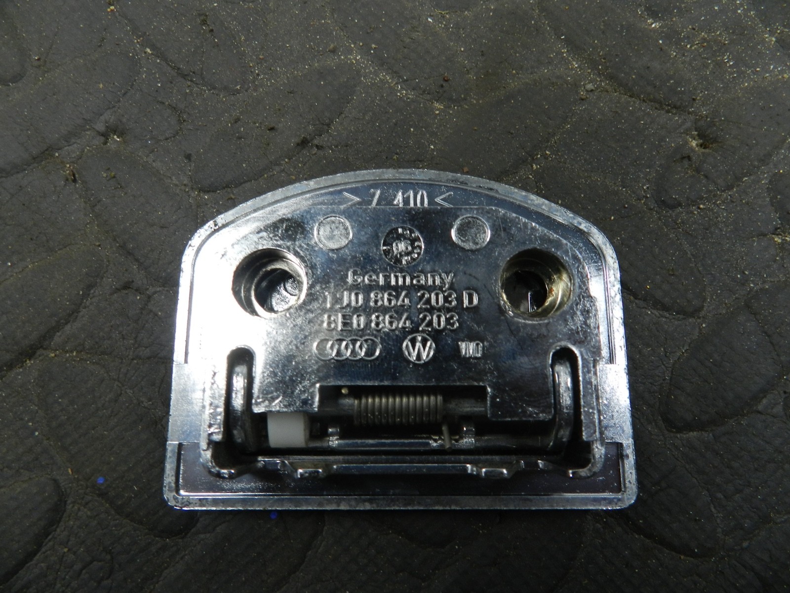 179. 2006 VOLKSWAGEN TOURAN. CHROME COWLING UPPER TRIM - Image 3