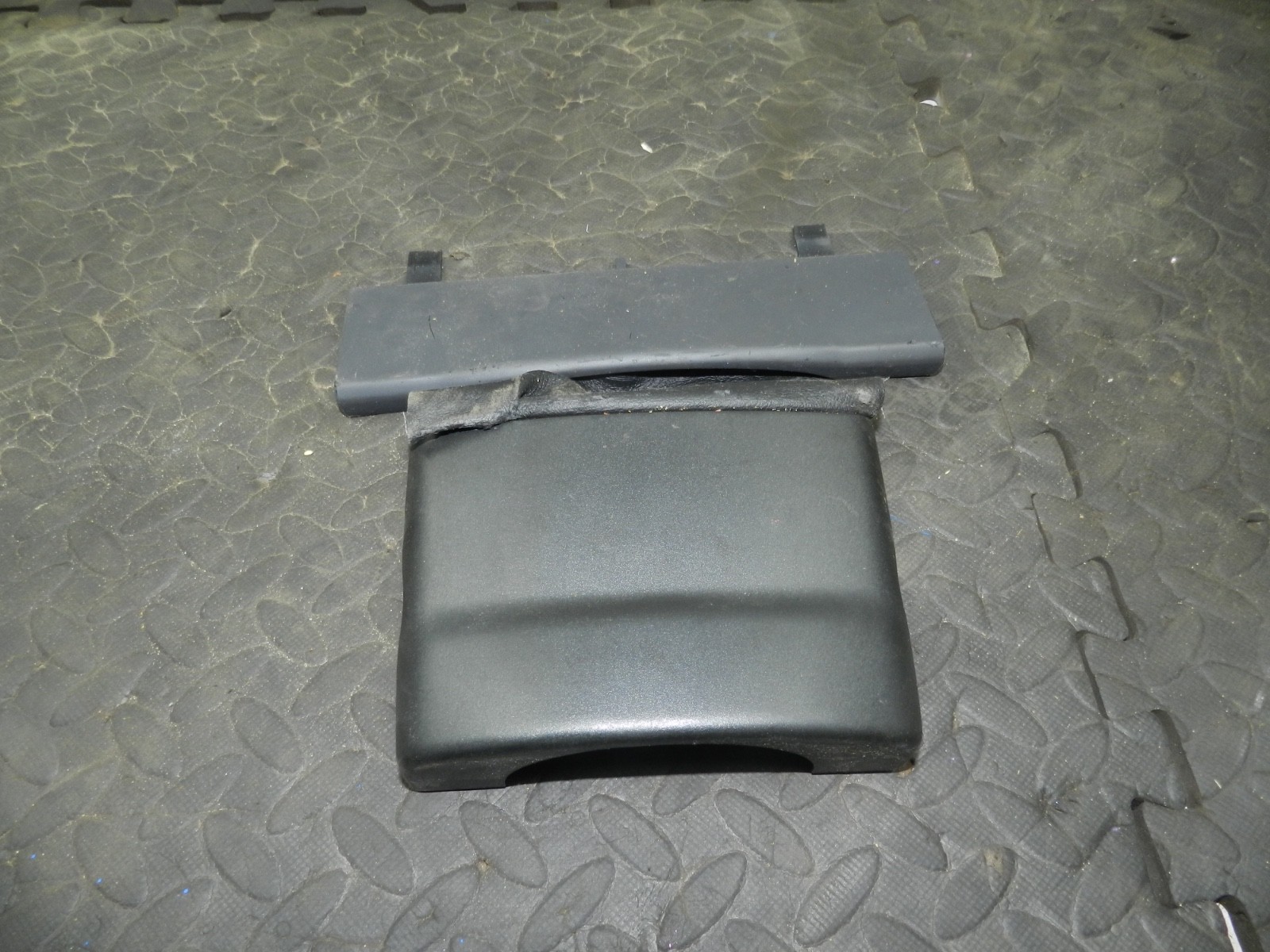 179. 2006 VOLKSWAGEN TOURAN. STEERING COWLING UPPER TRIM