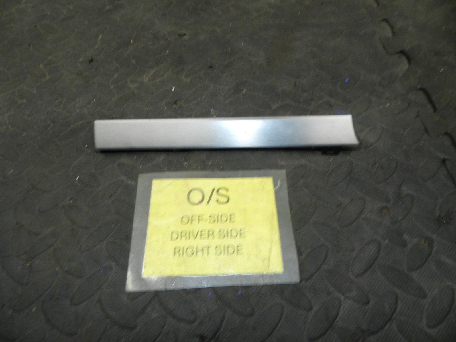 179. 2006 VOLKSWAGEN TOURAN. DRIVER SIDE DASH BOARD TRIM