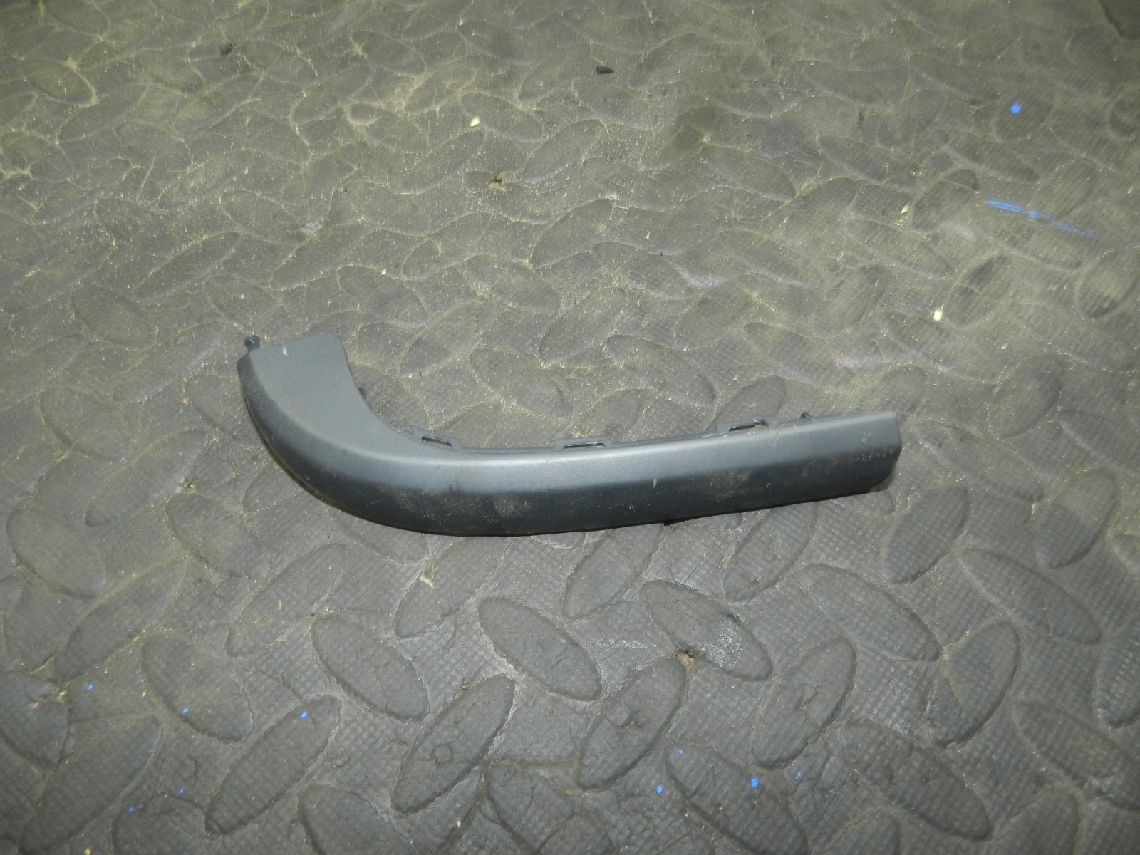 179. 2006 VOLKSWAGEN TOURAN. PLASTIC TRIM HANDLE - Image 2