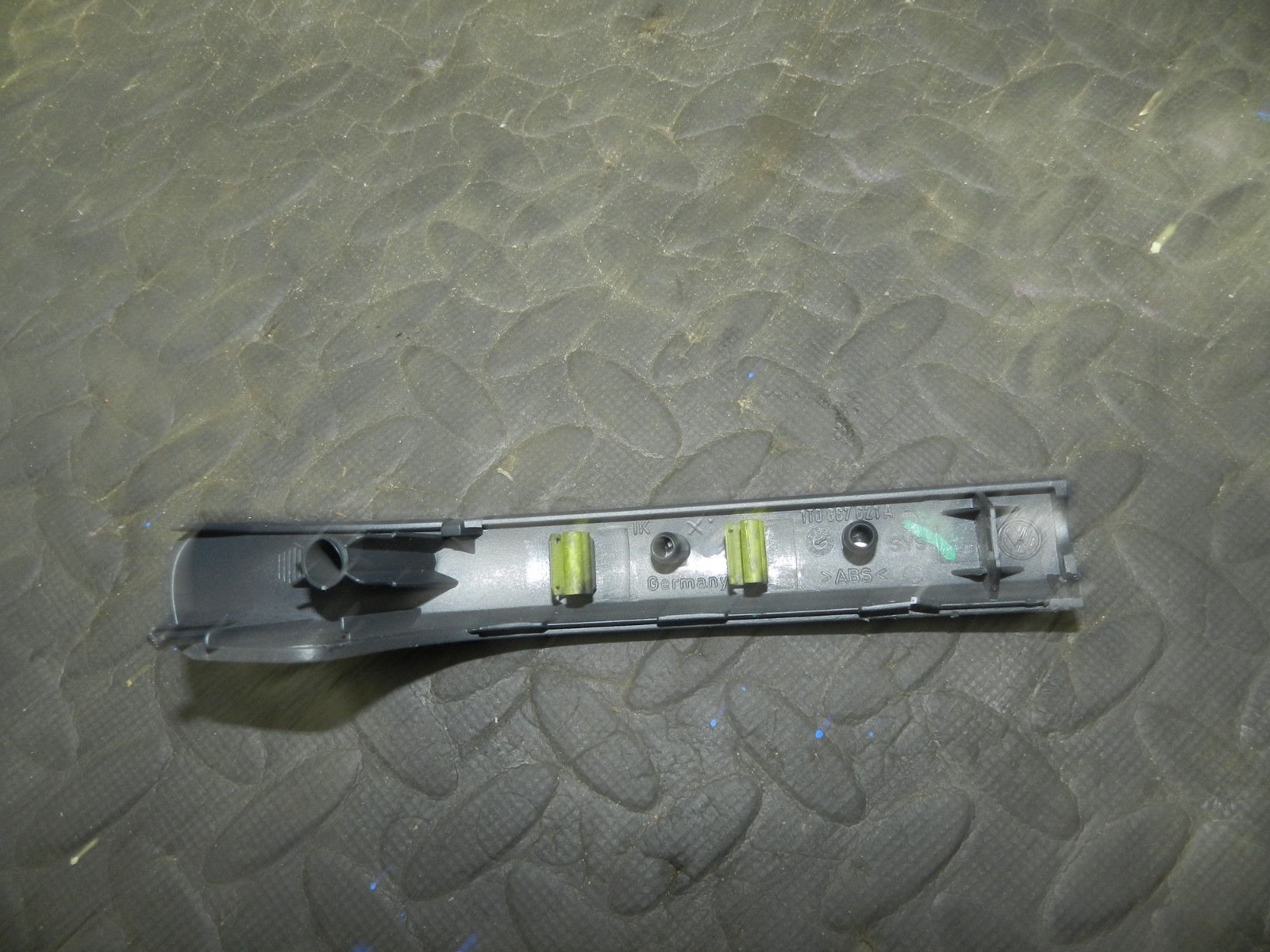 179. 2006 VOLKSWAGEN TOURAN. PLASTIC TRIM HANDLE - Image 3
