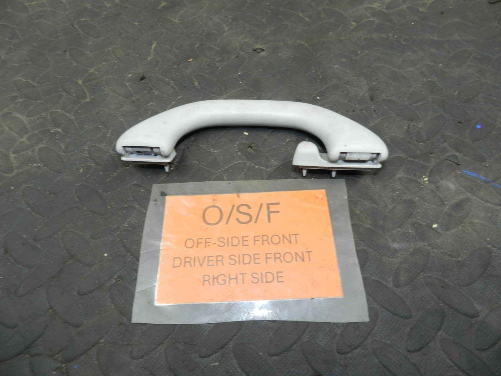 179. 2006 VOLKSWAGEN TOURAN. DRIVER SIDE REAR GRAB HANDLE