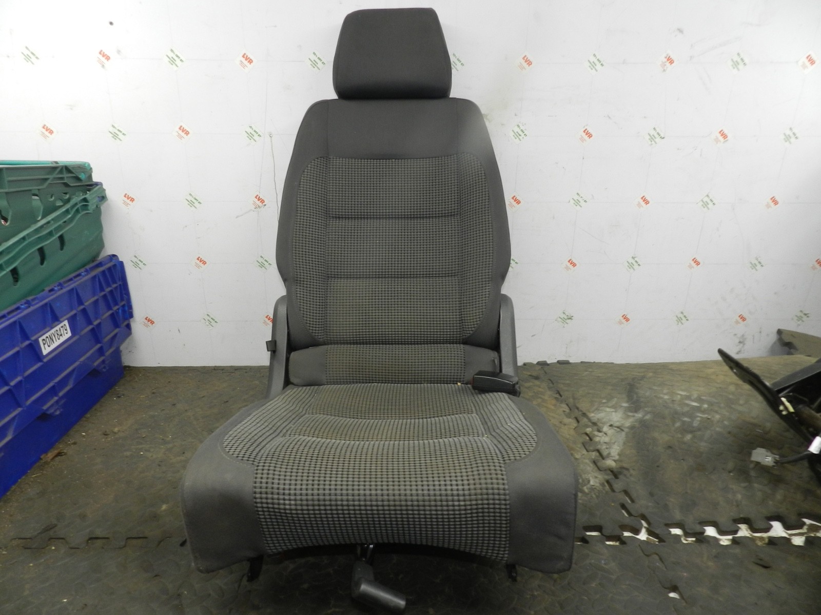 179. 2006 VOLKSWAGEN TOURAN. REAR FABRIC SEAT
