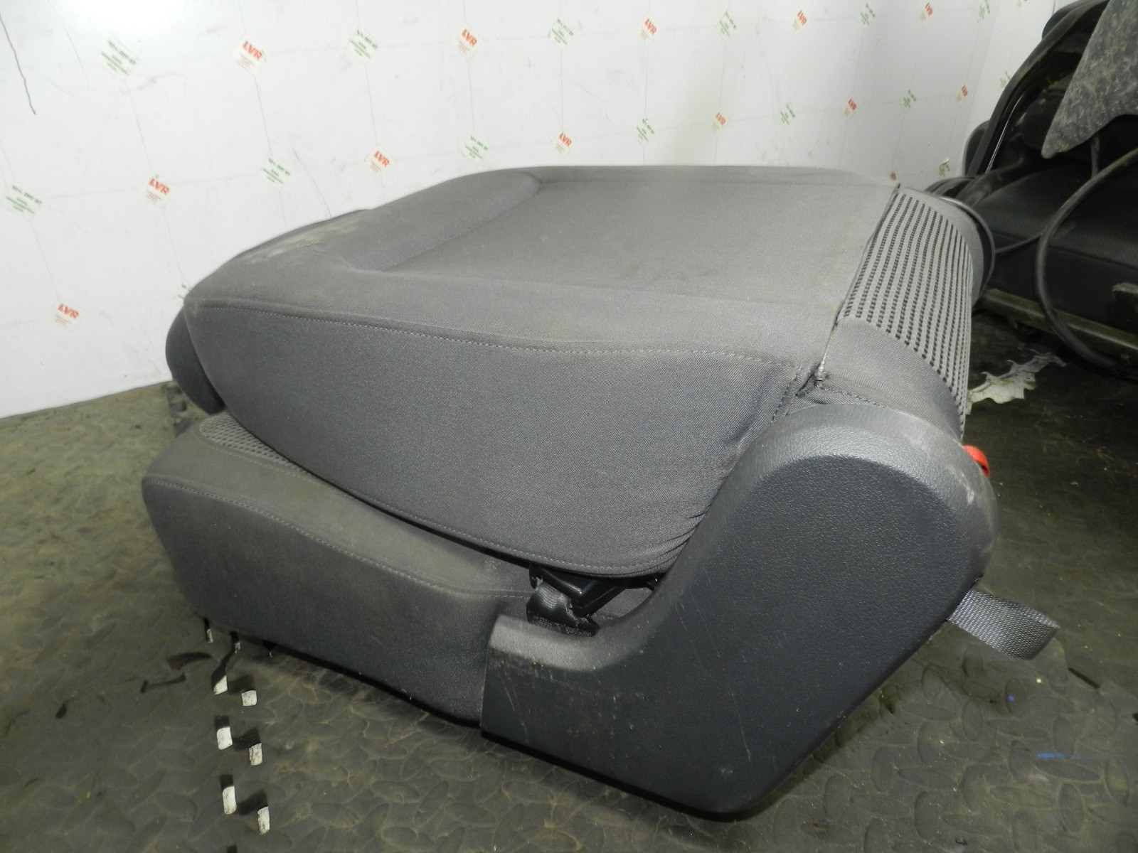 179. 2006 VOLKSWAGEN TOURAN. REAR FABRIC SEAT - Image 6