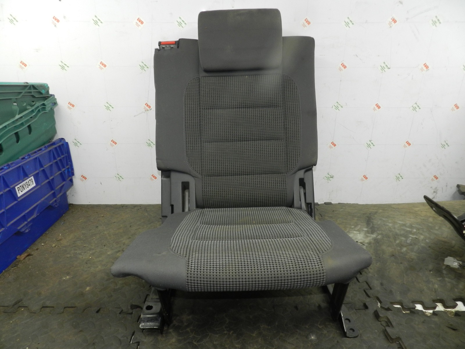 179. 2006 VOLKSWAGEN TOURAN. REAR 3RD ROW FABRIC SEAT - Image 3
