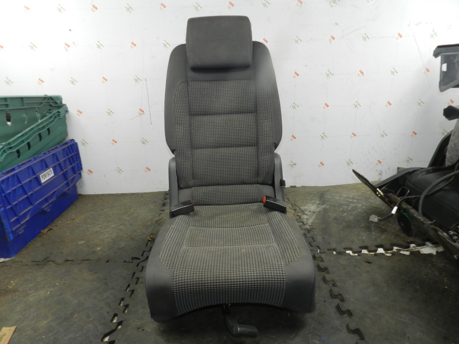 179. 2006 VOLKSWAGEN TOURAN. REAR FABRIC SEAT