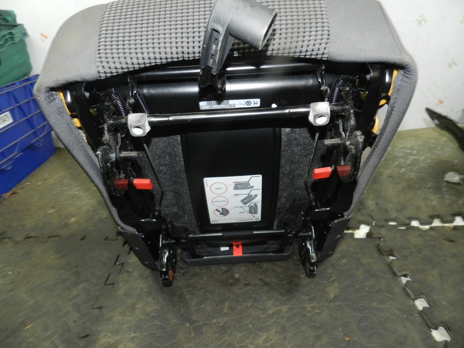 179. 2006 VOLKSWAGEN TOURAN. REAR FABRIC SEAT - Image 2