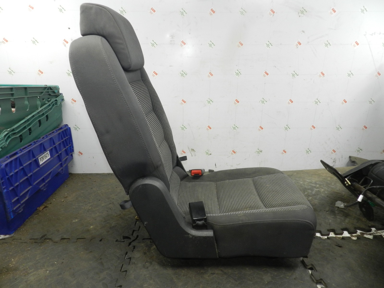 179. 2006 VOLKSWAGEN TOURAN. REAR FABRIC SEAT - Image 3