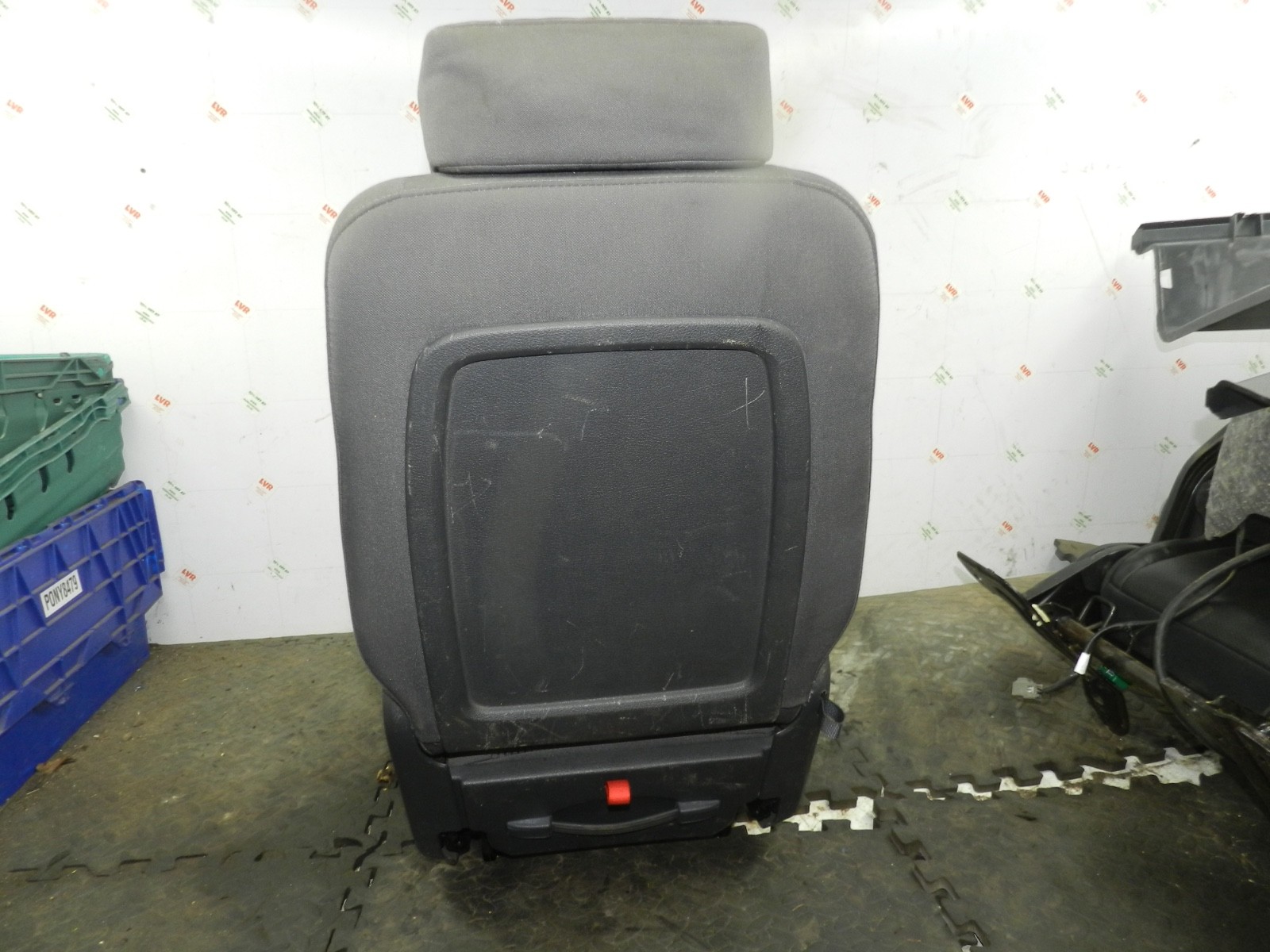 179. 2006 VOLKSWAGEN TOURAN. REAR FABRIC SEAT - Image 4
