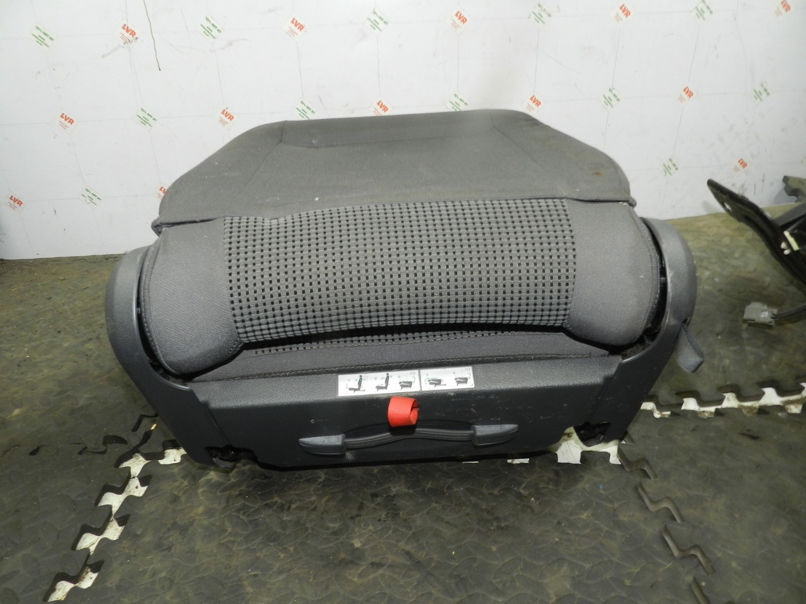 179. 2006 VOLKSWAGEN TOURAN. REAR FABRIC SEAT - Image 4
