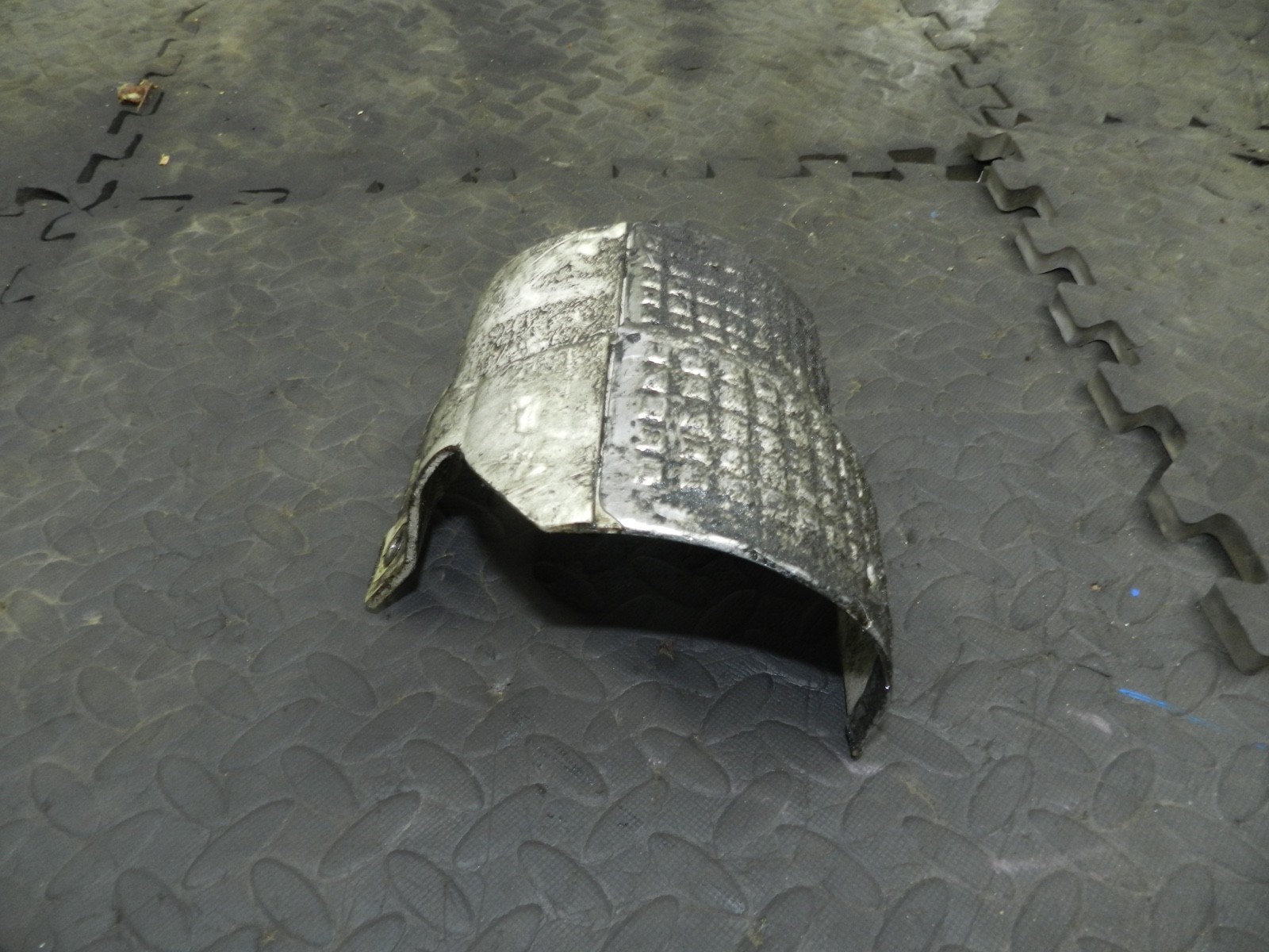 179. 2006 VOLKSWAGEN TOURAN. HEAT SHIELD