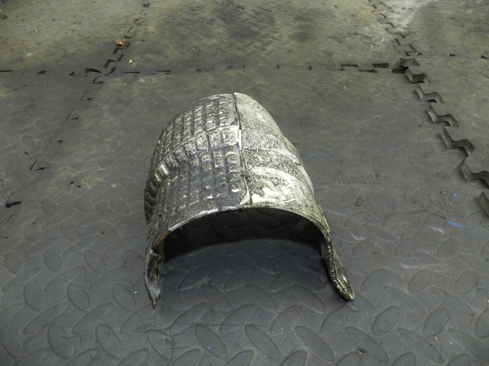 179. 2006 VOLKSWAGEN TOURAN. HEAT SHIELD - Image 3