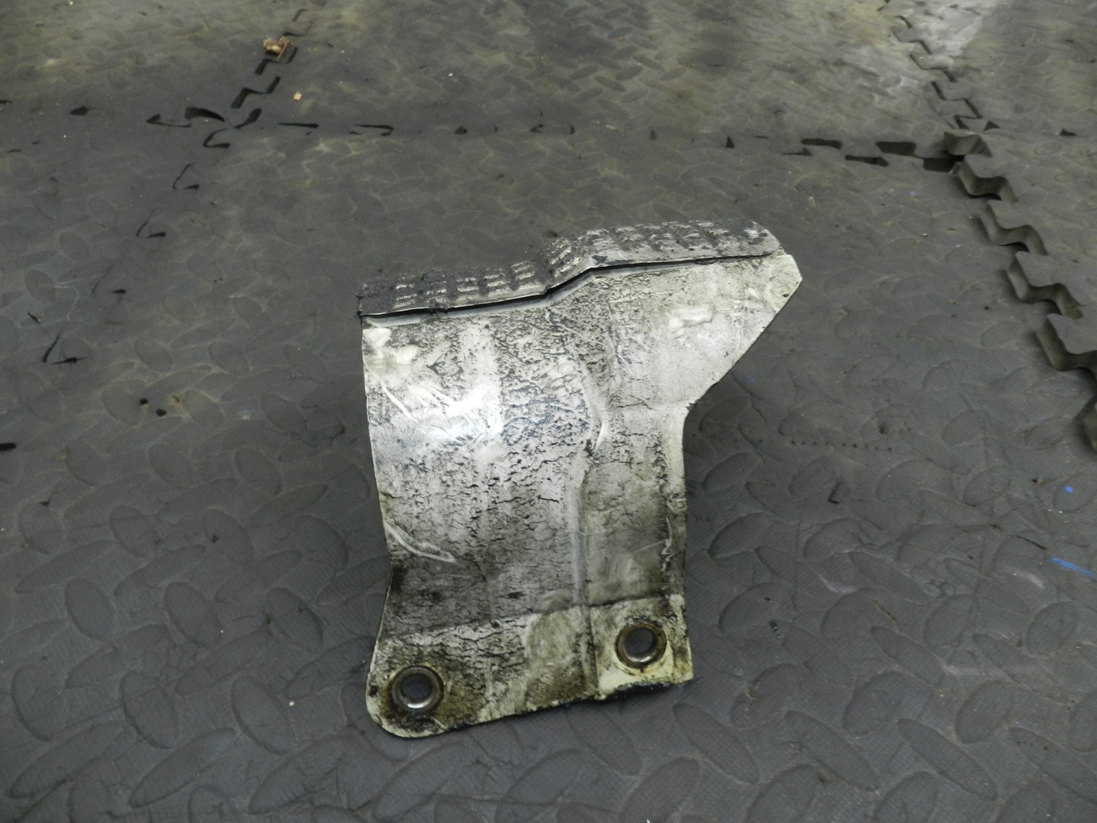 179. 2006 VOLKSWAGEN TOURAN. HEAT SHIELD - Image 4