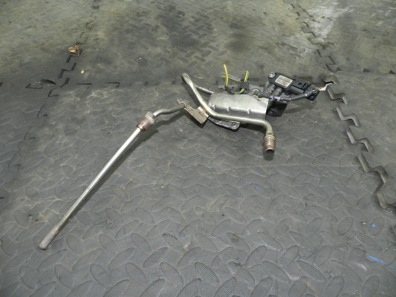 179. 2006 VOLKSWAGEN TOURAN. DPF PRESSURE SENSOR + PIPES