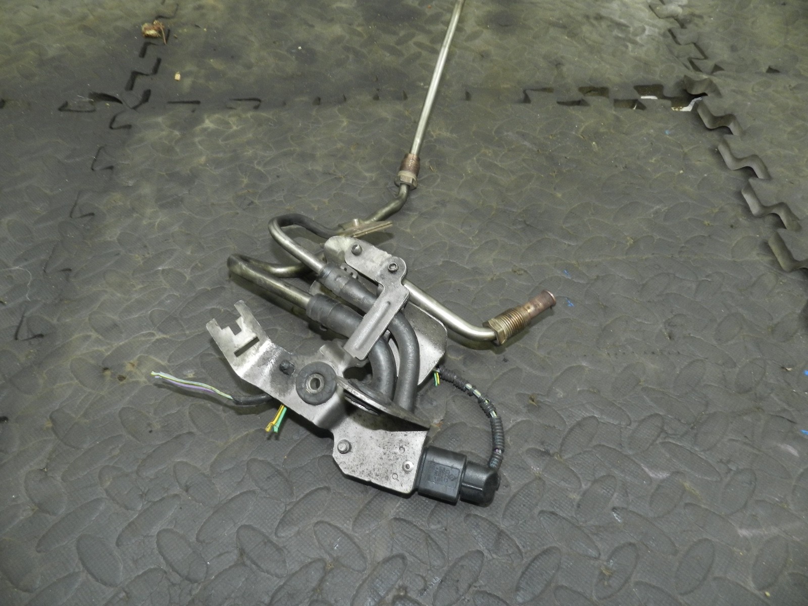 179. 2006 VOLKSWAGEN TOURAN. DPF PRESSURE SENSOR + PIPES - Image 3