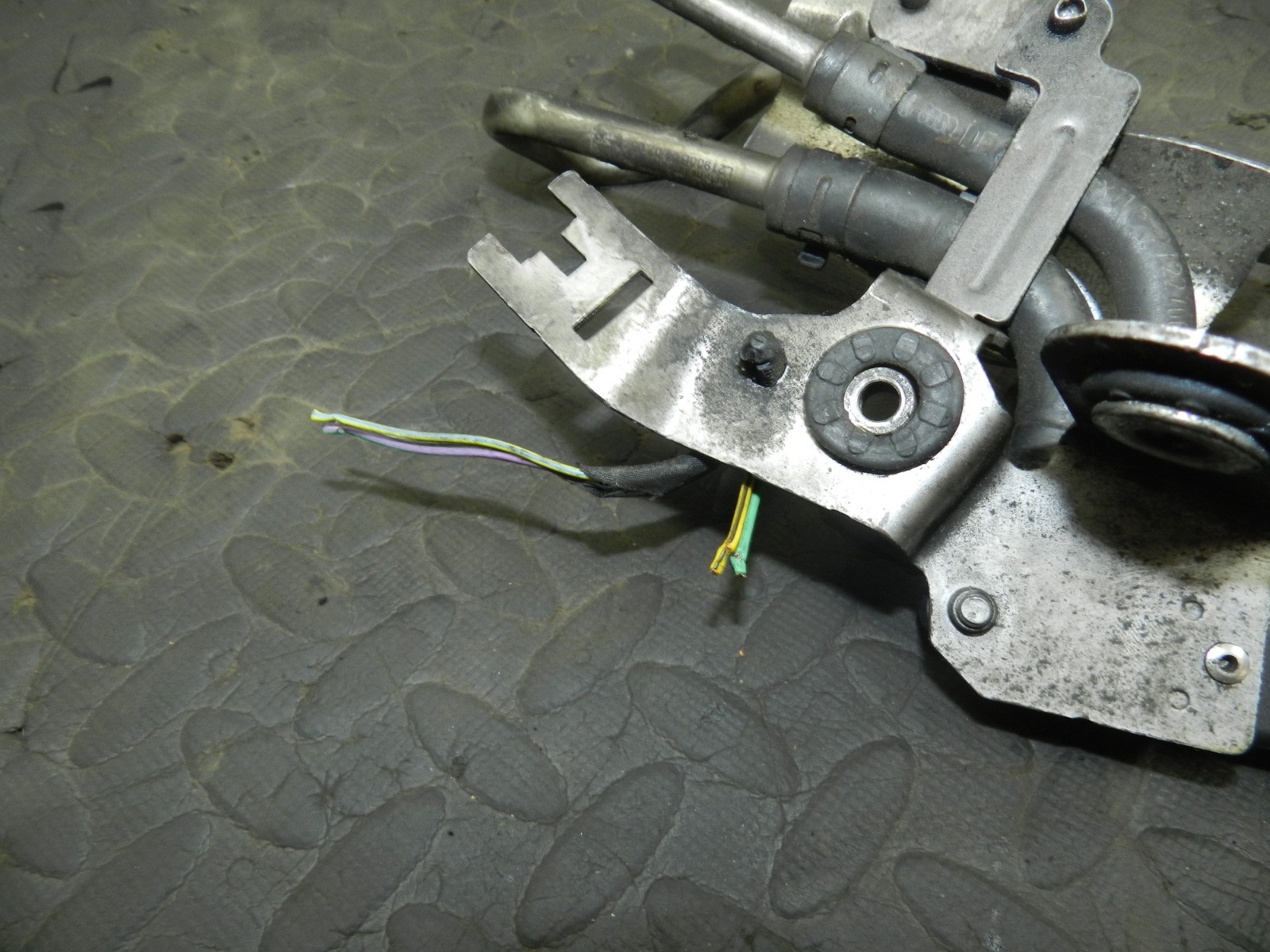 179. 2006 VOLKSWAGEN TOURAN. DPF PRESSURE SENSOR + PIPES - Image 4